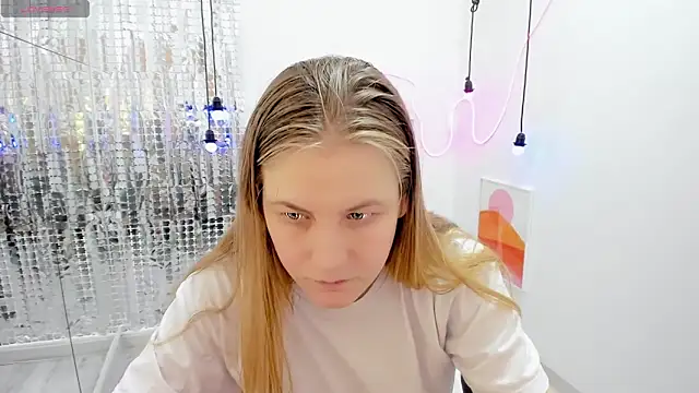 Snapshot of JadeSoft chatting on 01.25.25 JadeSoft online show from 01.25.25