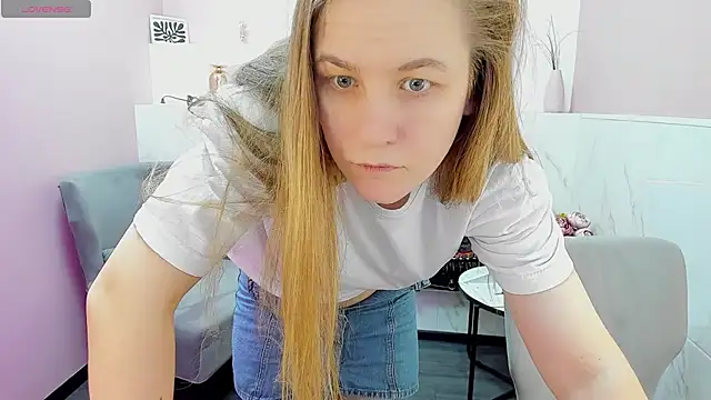 Snapshot of JadeSoft chatting on 02.02.25 JadeSoft online show from 02.02.25