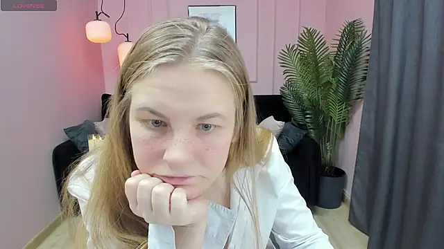 Snapshot of JadeSoft chatting on 02.05.25 JadeSoft online show from 02.05.25