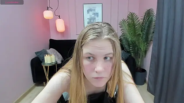 Snapshot of JadeSoft chatting on 02.06.25 JadeSoft online show from 02.06.25