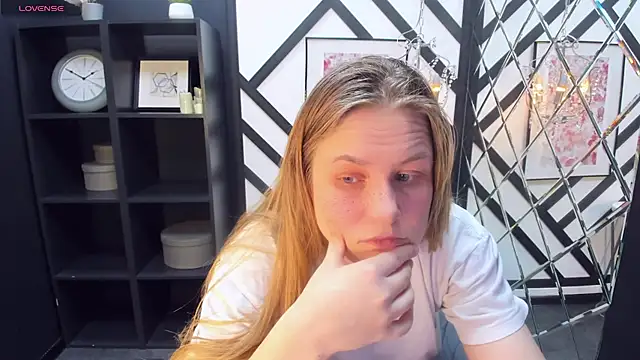 Snapshot of JadeSoft chatting on 02.07.25 JadeSoft online show from 02.07.25