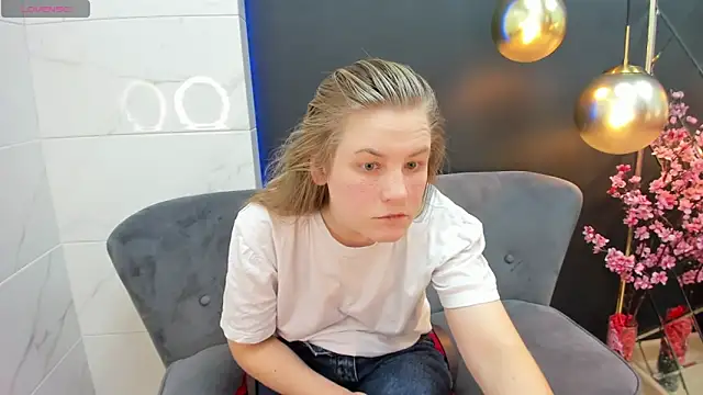 Snapshot of JadeSoft chatting on 02.16.25 JadeSoft online show from 02.16.25