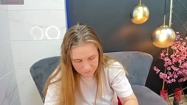 Snapshot of JadeSoft chatting on 02.16.25 JadeSoft online show from 02.16.25