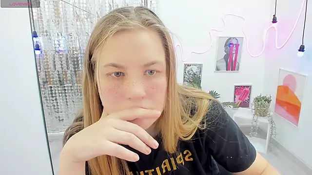 Snapshot of JadeSoft chatting on 02.21.25 JadeSoft online show from 02.21.25