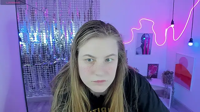 Snapshot of JadeSoft chatting on 02.26.25 JadeSoft online show from 02.26.25