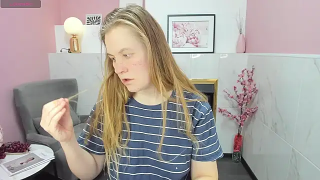 Snapshot of JadeSoft chatting on 03.06.25 JadeSoft online show from 03.06.25