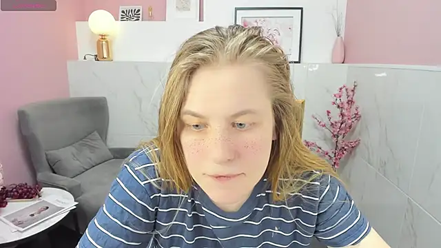 Snapshot of JadeSoft chatting on 03.06.25 JadeSoft online show from 03.06.25