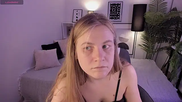 Snapshot of JadeSoft chatting on 03.09.25 JadeSoft online show from 03.09.25