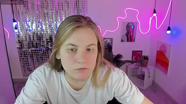 Snapshot of JadeSoft chatting on 03.09.25 JadeSoft online show from 03.09.25