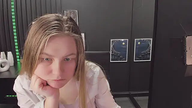 Snapshot of JadeSoft chatting on 03.18.25 JadeSoft online show from 03.18.25