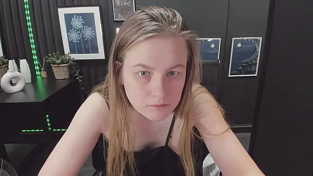 Snapshot of JadeSoft chatting on 03.19.25 JadeSoft online show from 03.19.25