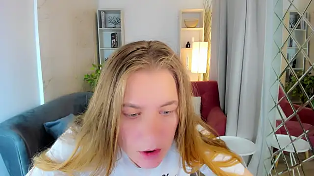 Snapshot of JadeSoft chatting on 09.13.25 JadeSoft online show from 09.13.25