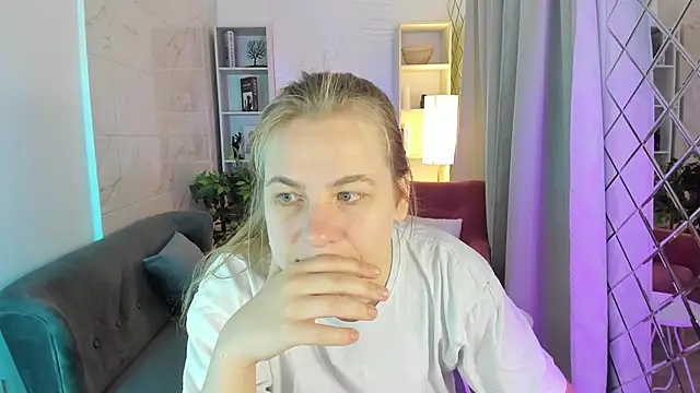 Snapshot of JadeSoft chatting on 09.24.25 JadeSoft online show from 09.24.25