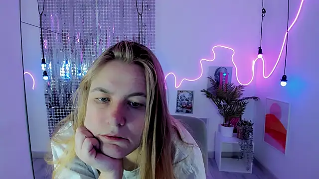 Snapshot of JadeSoft chatting on 10.03.25 JadeSoft online show from 10.03.25