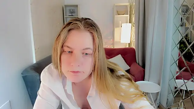 Snapshot of JadeSoft chatting on 10.05.25 JadeSoft online show from 10.05.25