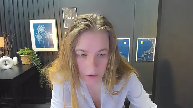 Snapshot of JadeSoft chatting on 10.12.25 JadeSoft online show from 10.12.25