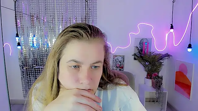 Snapshot of JadeSoft chatting on 10.24.25 JadeSoft online show from 10.24.25