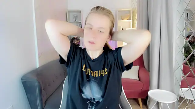 Snapshot of JadeSoft chatting on 11.01.25 JadeSoft online show from 11.01.25