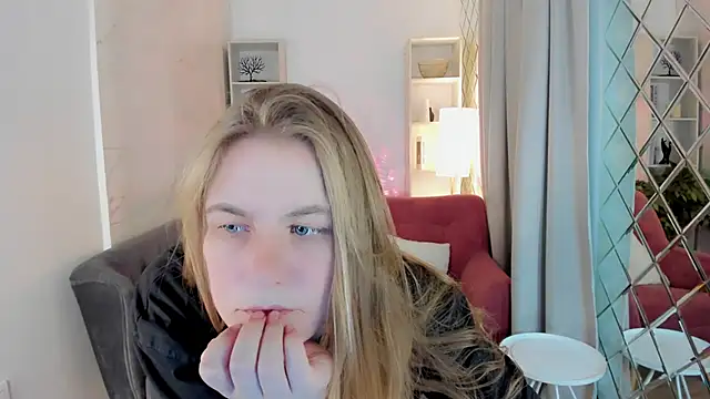 Snapshot of JadeSoft chatting on 11.08.25 JadeSoft online show from 11.08.25