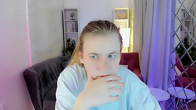 Snapshot of JadeSoft chatting on 11.19.25 JadeSoft online show from 11.19.25