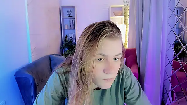 Snapshot of JadeSoft chatting on 11.21.25 JadeSoft online show from 11.21.25