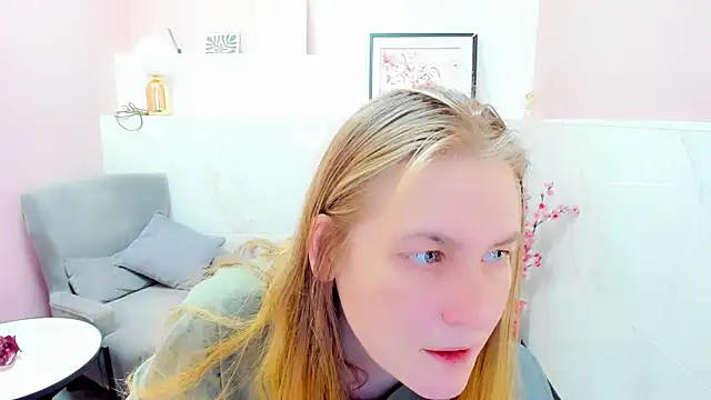 Snapshot of JadeSoft chatting on 12.14.25 JadeSoft online show from 12.14.25