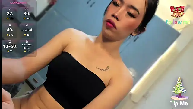 Snapshot of Emma_Jones88 chatting on 12.15.25 Emma Jones88 online show from 12.15.25