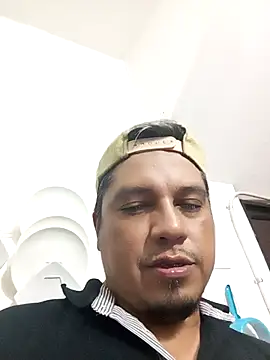 Snapshot of Vulckano43 chatting on 02.20.25 Vulckano43 online show from 02.20.25