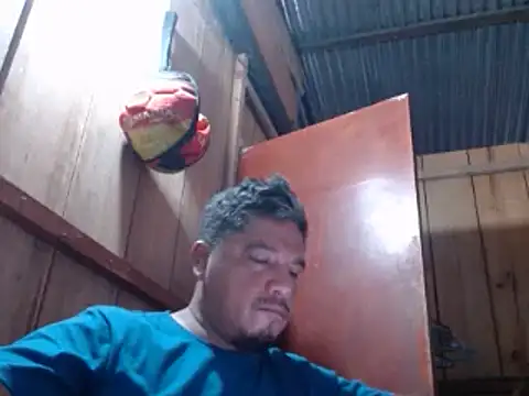 Snapshot of Vulckano43 chatting on 03.04.25 Vulckano43 online show from 03.04.25