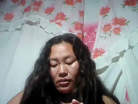 Snapshot of Sexyhorney4u chatting on 12.27.24 Sexyhorney4u online show from 12.27.24