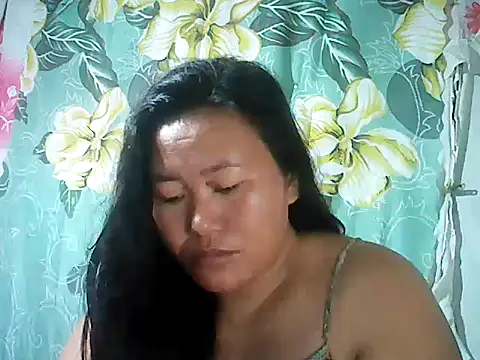 Snapshot of Sexyhorney4u chatting on 09.28.25 Sexyhorney4u online show from 09.28.25