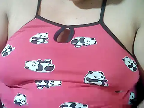 Snapshot of Sexyhorney4u chatting on 12.14.25 Sexyhorney4u online show from 12.14.25