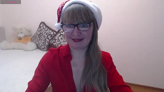 Snapshot of MargotLot chatting on 12.18.24 MargotLot online show from 12.18.24