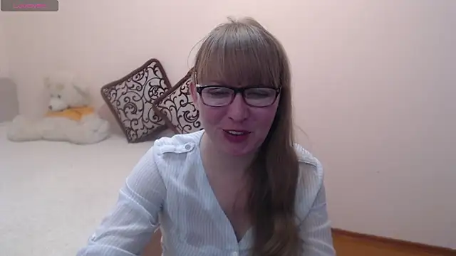 Snapshot of MargotLot chatting on 01.10.25 MargotLot online show from 01.10.25