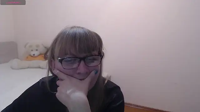 Snapshot of MargotLot chatting on 01.25.25 MargotLot online show from 01.25.25