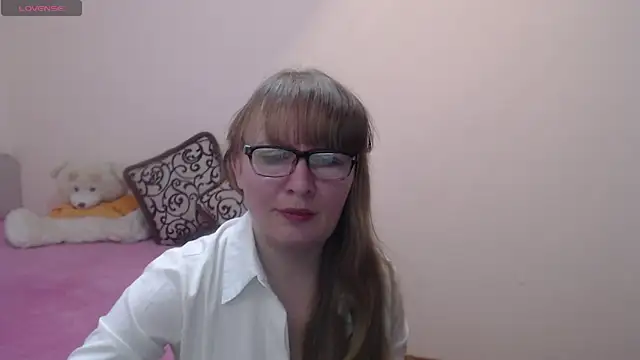 Snapshot of MargotLot chatting on 03.16.25 MargotLot online show from 03.16.25