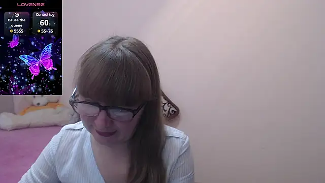 Snapshot of MargotLot chatting on 03.19.25 MargotLot online show from 03.19.25
