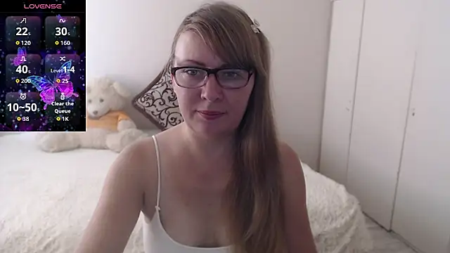 Snapshot of MargotLot chatting on 09.13.25 MargotLot online show from 09.13.25