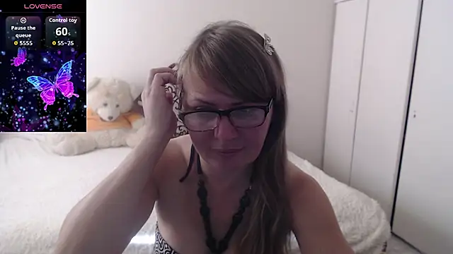 Snapshot of MargotLot chatting on 09.28.25 MargotLot online show from 09.28.25