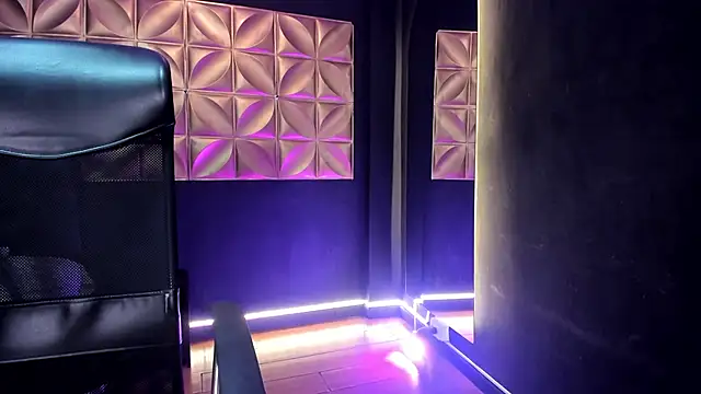 Laurenhillcute14 online show from 04.20.26