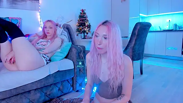 Snapshot of AlexRoseLiRed chatting on 12.20.24 AlexRoseLiRed online show from 12.20.24