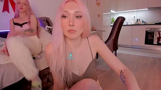 Snapshot of AlexRoseLiRed chatting on 12.30.24 AlexRoseLiRed online show from 12.30.24