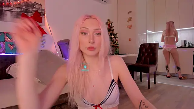 Snapshot of AlexRoseLiRed chatting on 01.08.25 AlexRoseLiRed online show from 01.08.25