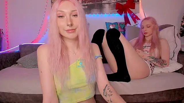 Snapshot of AlexRoseLiRed chatting on 01.12.25 AlexRoseLiRed online show from 01.12.25