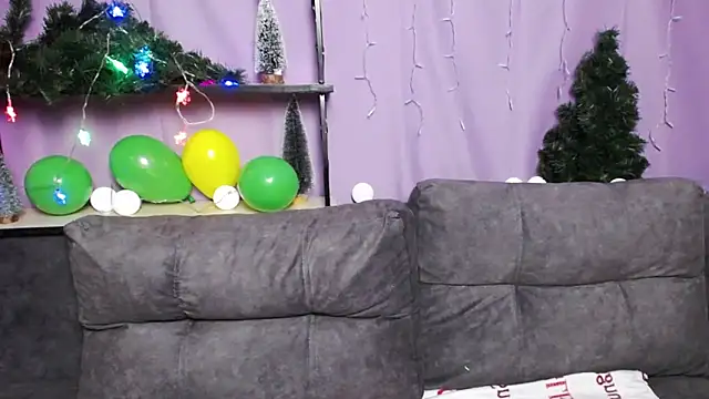 Snapshot of MilaLoona chatting on 01.09.25 MilaLoona online show from 01.09.25