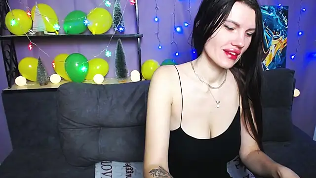 Snapshot of MilaLoona chatting on 01.14.25 MilaLoona online show from 01.14.25