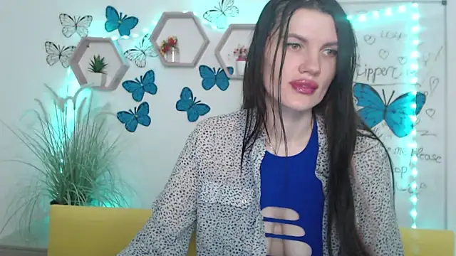 Snapshot of MilaLoona chatting on 03.15.25 MilaLoona online show from 03.15.25