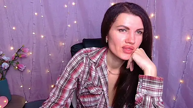 Snapshot of MilaLoona chatting on 03.01.26 MilaLoona online show from 03.01.26