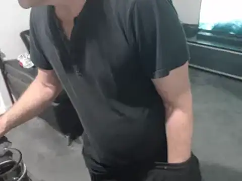 Snapshot of shhhoot73 chatting on 11.05.25 shhhoot73 online show from 11.05.25