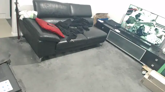 Snapshot of shhhoot73 chatting on 11.22.25 shhhoot73 online show from 11.22.25